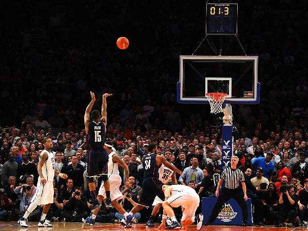 泰州队“苏超”冠军奖杯开启全市巡展，第一站在海陵老街